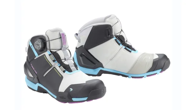 RSS016 DRYMASTER ストライカー シューズ|税込2万4970円で全5色が登場