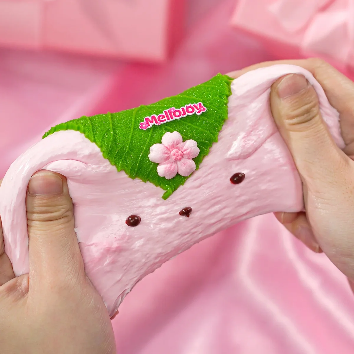 メロジョイ うさぎ桜餅 引っ張った様子
