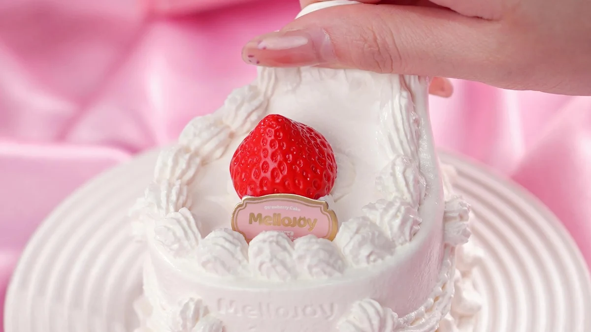 メロジョイ いちごショートケーキホール 引き伸ばした様子