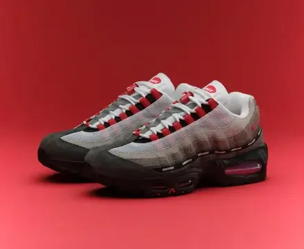 UNDEFEATED × ナイキ エア マックス 95 東京限定 “ファイヤーレッド” とは|600足・シリアルナンバー入り