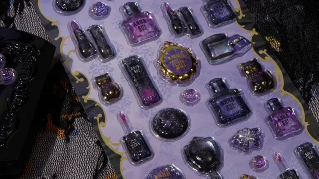 ANNA SUI original stickerが発売開始｜1枚1,100円・公式オンラインは売り切れ