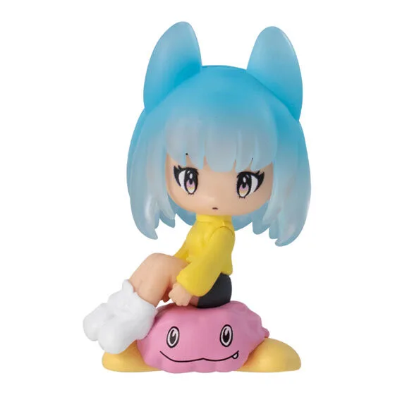 かえちゃんふぃぎゅあ あお。水色の髪に黄色い服でピンクの生きものに座る