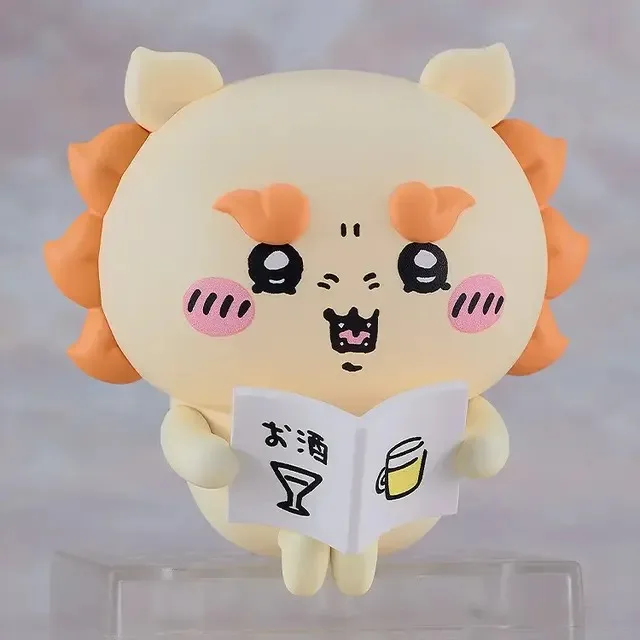 ねんどろいど ちいかわ シーサーがお酒の本を広げたところ